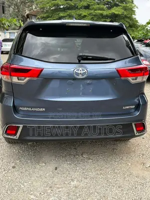 Toyota Highlander Limited 4x2 V6 (3.5L 6cyl 8A) 2017 Blue