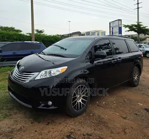 Toyota Sienna 2012 Black