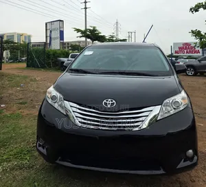 Toyota Sienna 2012 Black
