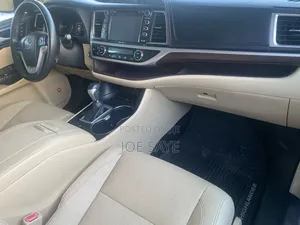 Toyota Highlander Limited Platinum 4dr SUV (3.5L 6cyl 6A) 2015 Gold