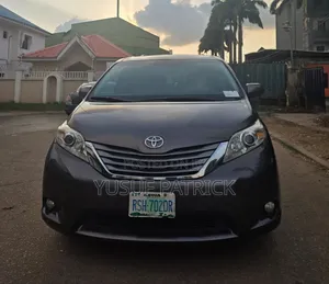 Toyota Sienna 2011 Gray