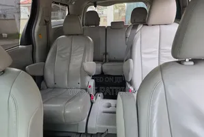 Toyota Sienna 2011 Gray
