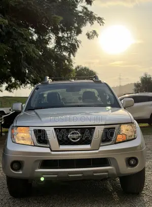 Nissan Frontier Crew Cab PRO-4X 2012 Silver
