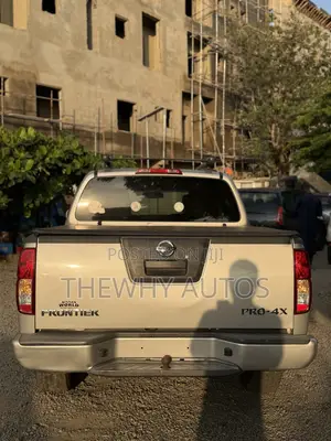Nissan Frontier Crew Cab PRO-4X 2012 Silver