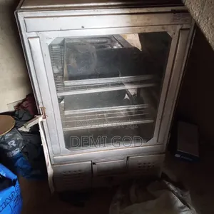Neat 3 Month Used Oven for Sale