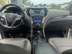 Hyundai Santa Fe SE 2012 White