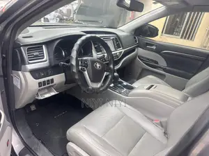 Toyota Highlander Limited 4dr SUV AWD (3.5L 6cyl 6A) 2014 Gray