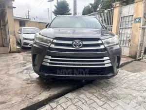 Toyota Highlander Limited 4dr SUV AWD (3.5L 6cyl 6A) 2014 Gray