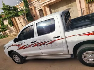 Toyota Hilux 2014 White