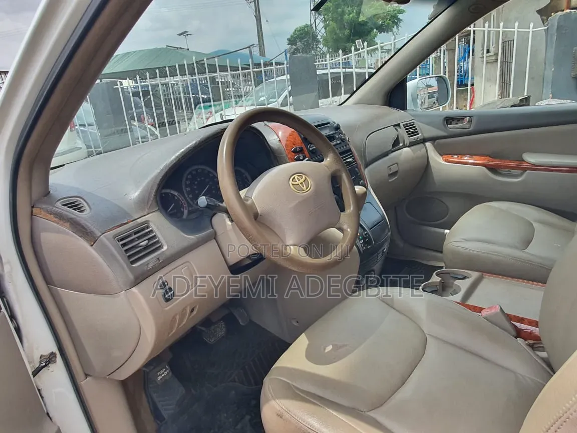 Toyota Sienna 2006 White