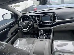 Toyota Highlander Limited Platinum 4x4 V6 (3.5L 6cyl 8A) 2018 Gray