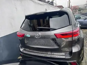 Toyota Highlander Limited Platinum 4x4 V6 (3.5L 6cyl 8A) 2018 Gray