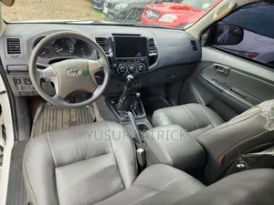 Toyota Hilux 2013 White