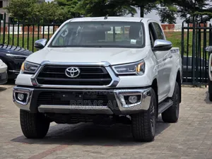 New Toyota Hilux 2025 White