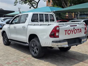 New Toyota Hilux 2025 White