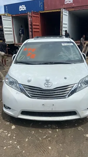 Toyota Sienna 2014 White