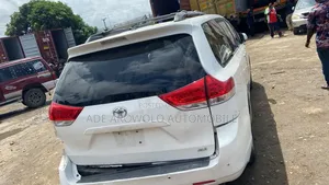Toyota Sienna 2014 White