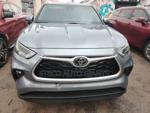 Toyota Highlander 2023 Silver