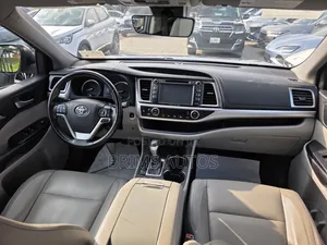 Toyota Highlander 2018 Blue