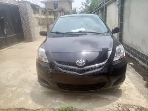 Toyota Yaris 2010 Black