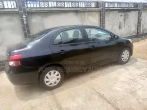 Toyota Yaris 2010 Black