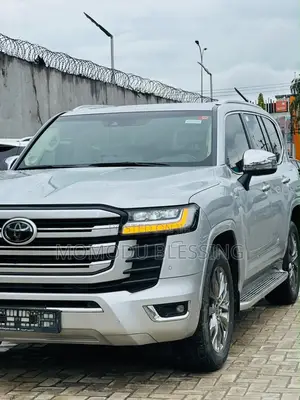 Toyota Land Cruiser 2022 Silver