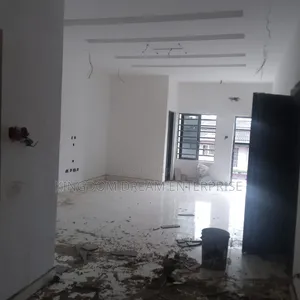 3bdrm Apartment in Yaba, Adekunle for rent