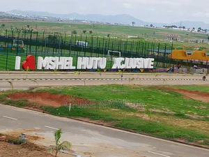 Hutu Exclusive Phase Iii