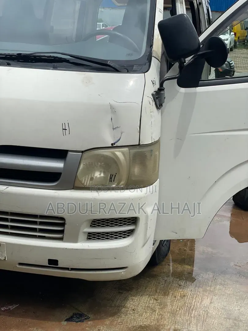 Toyota HiAce 2010 White