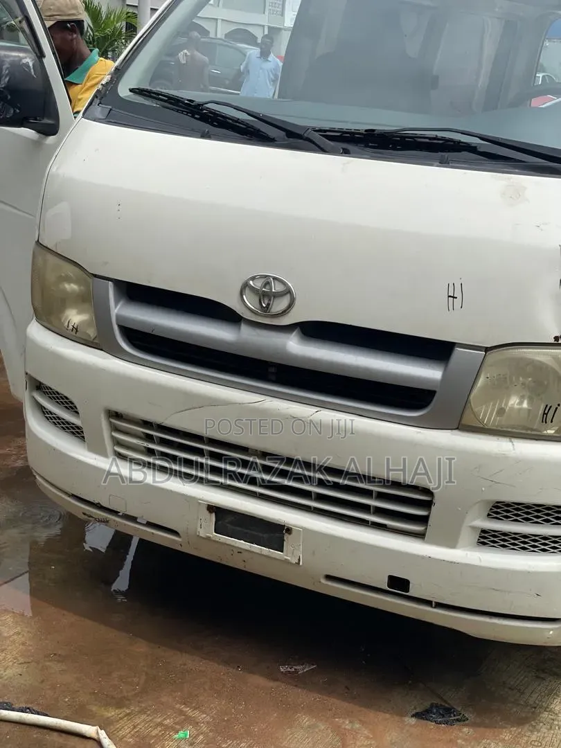 Toyota HiAce 2010 White
