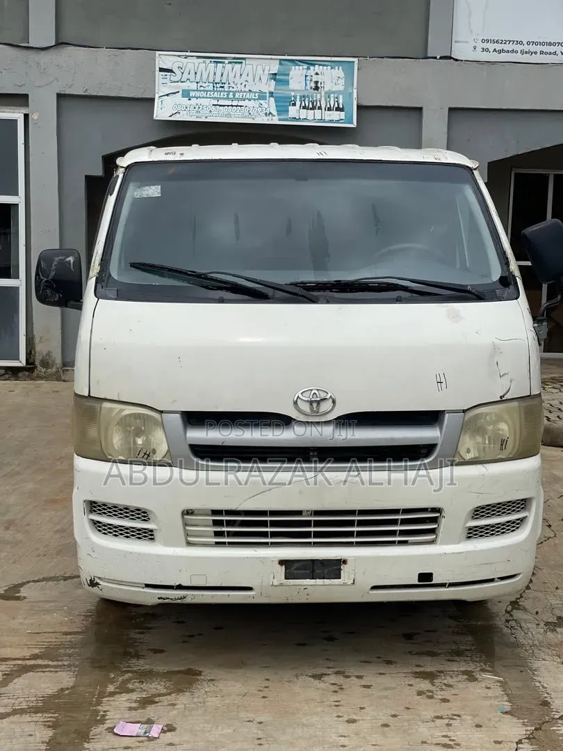 Toyota HiAce 2010 White