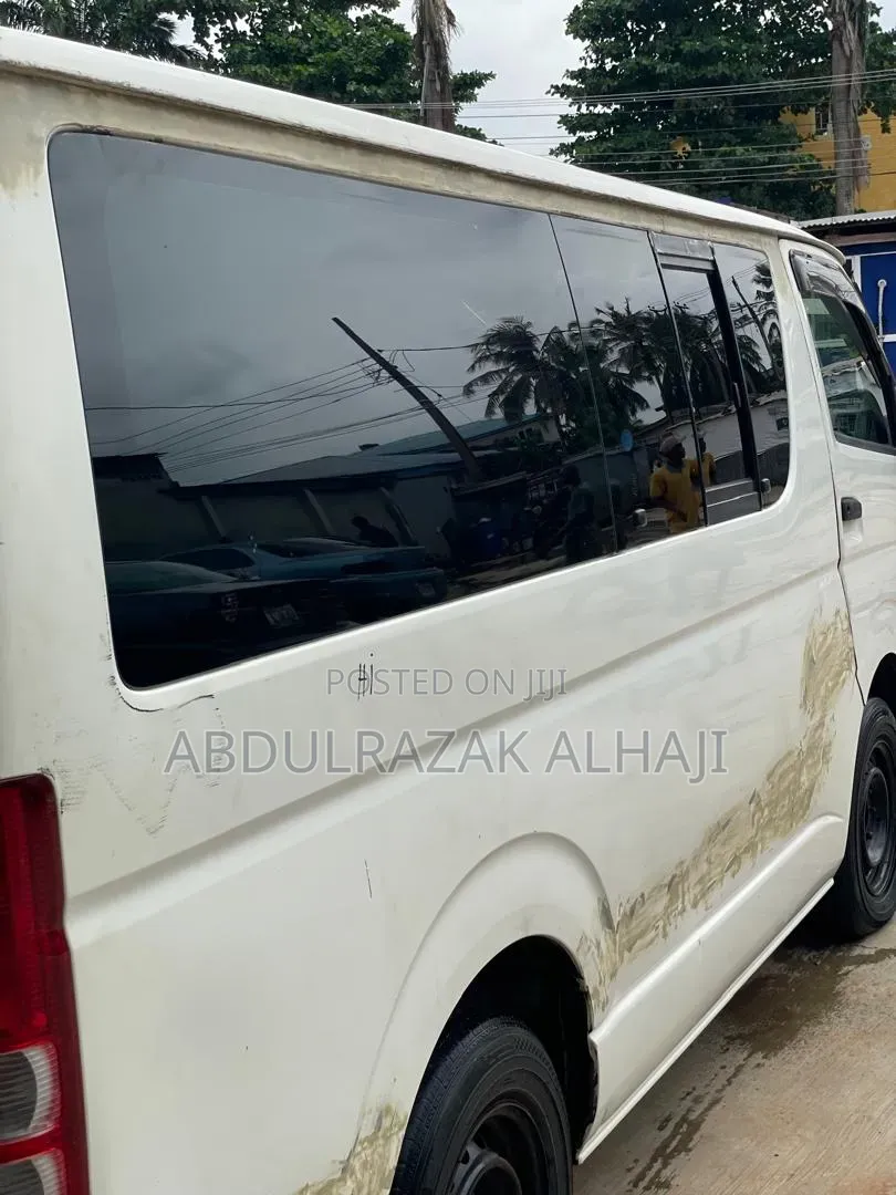 Toyota HiAce 2010 White