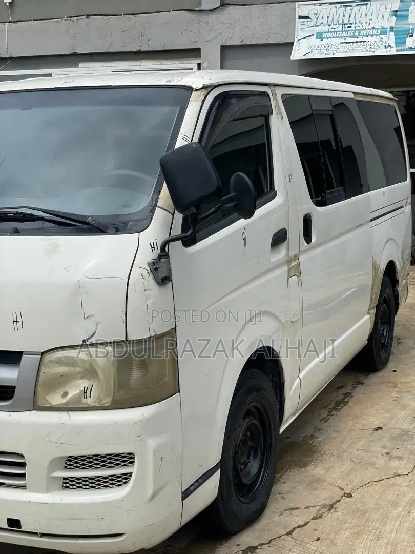 Toyota HiAce 2010 White