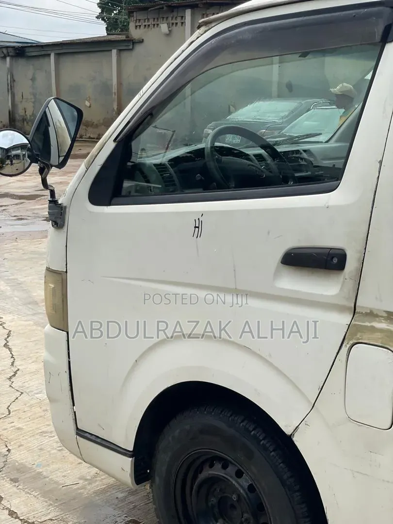 Toyota HiAce 2010 White
