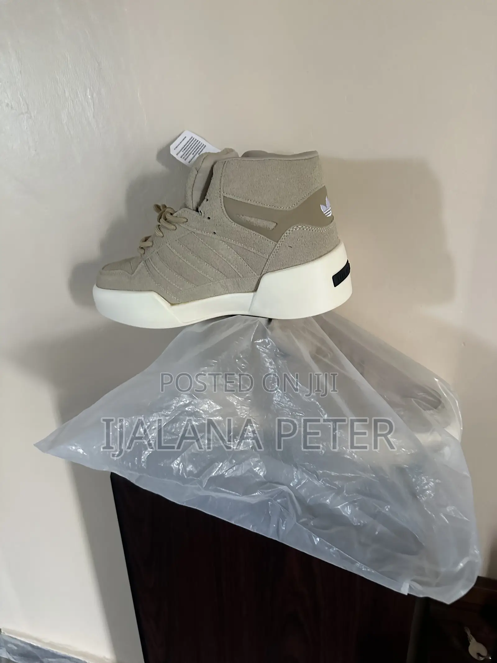 Show / Sneakers