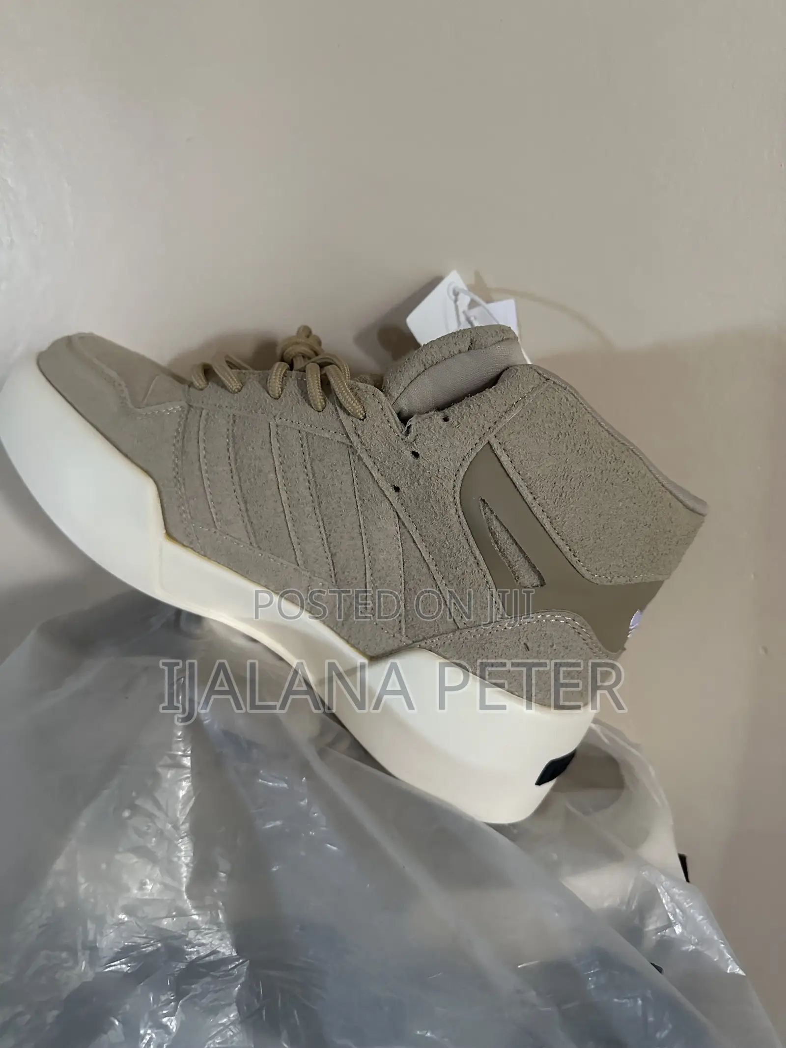 Show / Sneakers