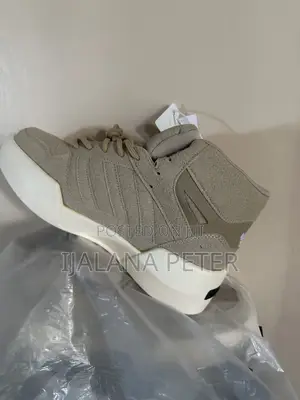 Show / Sneakers