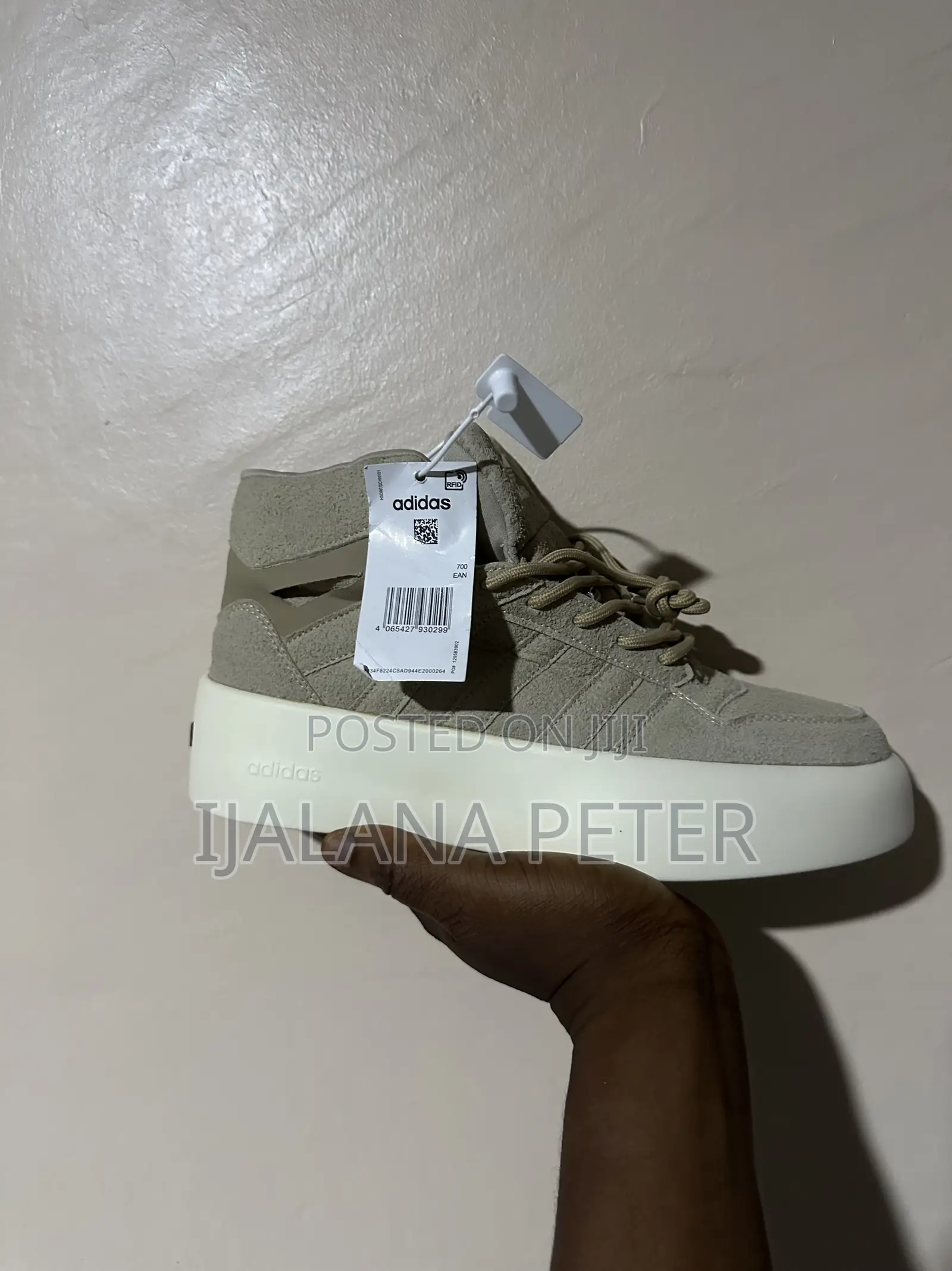 Show / Sneakers