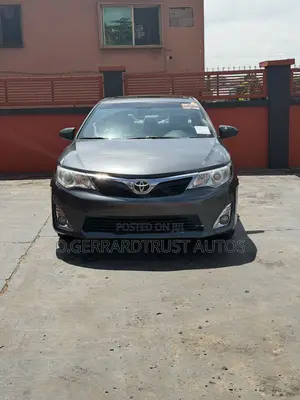 Toyota Camry XLE V6 4dr Sedan (3.5L 6cyl 6A) 2013 Gray