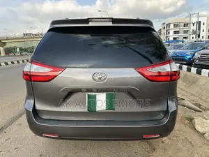 Toyota Sienna Limited Premium AWD (3.5L 6cyl 8A) 2018 Gray