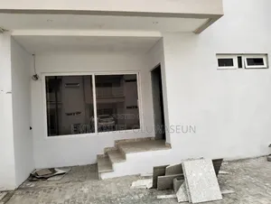 4bdrm Townhouse / Terrace in Utako for rent