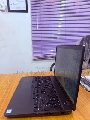 Laptop Dell Latitude 5500 8GB Intel Core i3 SSD 256GB
