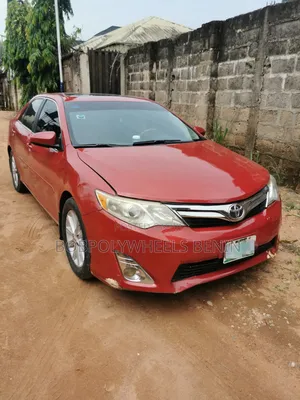 Toyota Camry XLE 4dr Sedan (2.5L 4cyl 6A) 2013 Red