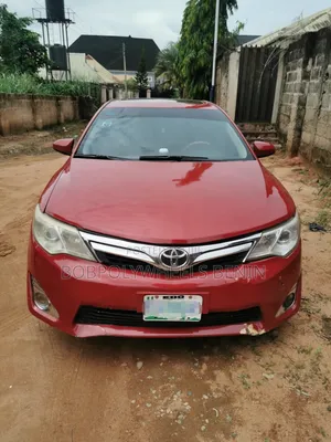Toyota Camry XLE 4dr Sedan (2.5L 4cyl 6A) 2013 Red