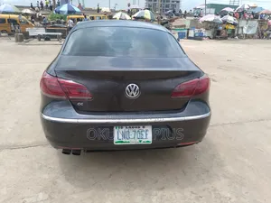 Volkswagen Passat 2011 Brown