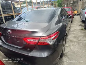 Toyota Camry 2018 Gray