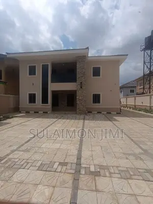 4bdrm Duplex in Zone B for sale