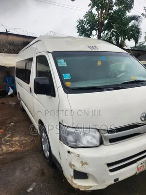 Toyota HiAce 2014 White