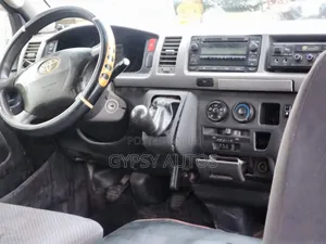 Toyota HiAce 2014 White