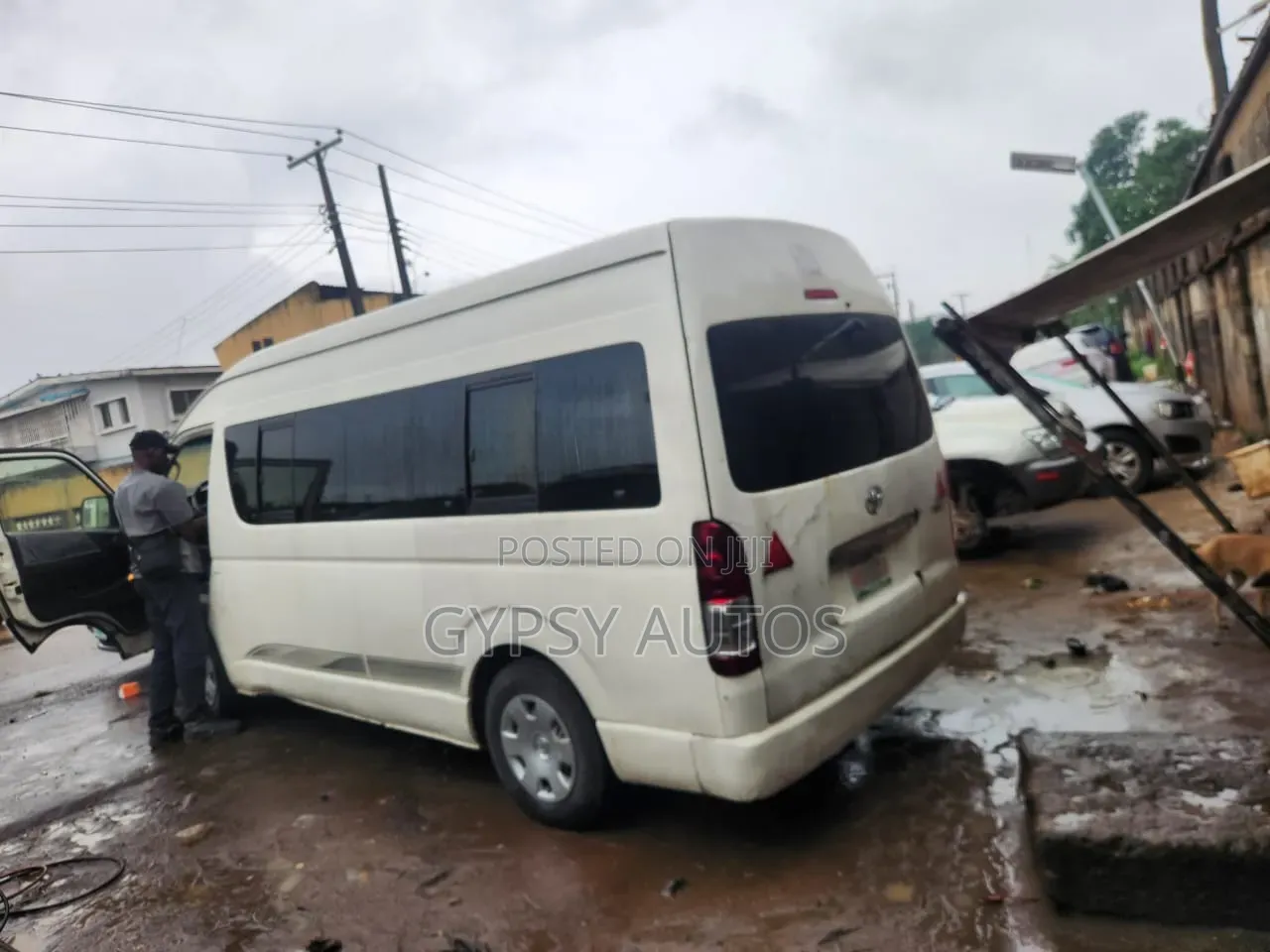 Toyota HiAce 2014 White